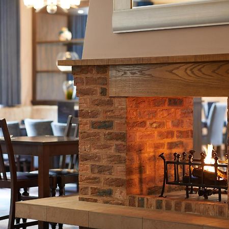 Burntwood Court Hotel Барнсли Экстерьер фото
