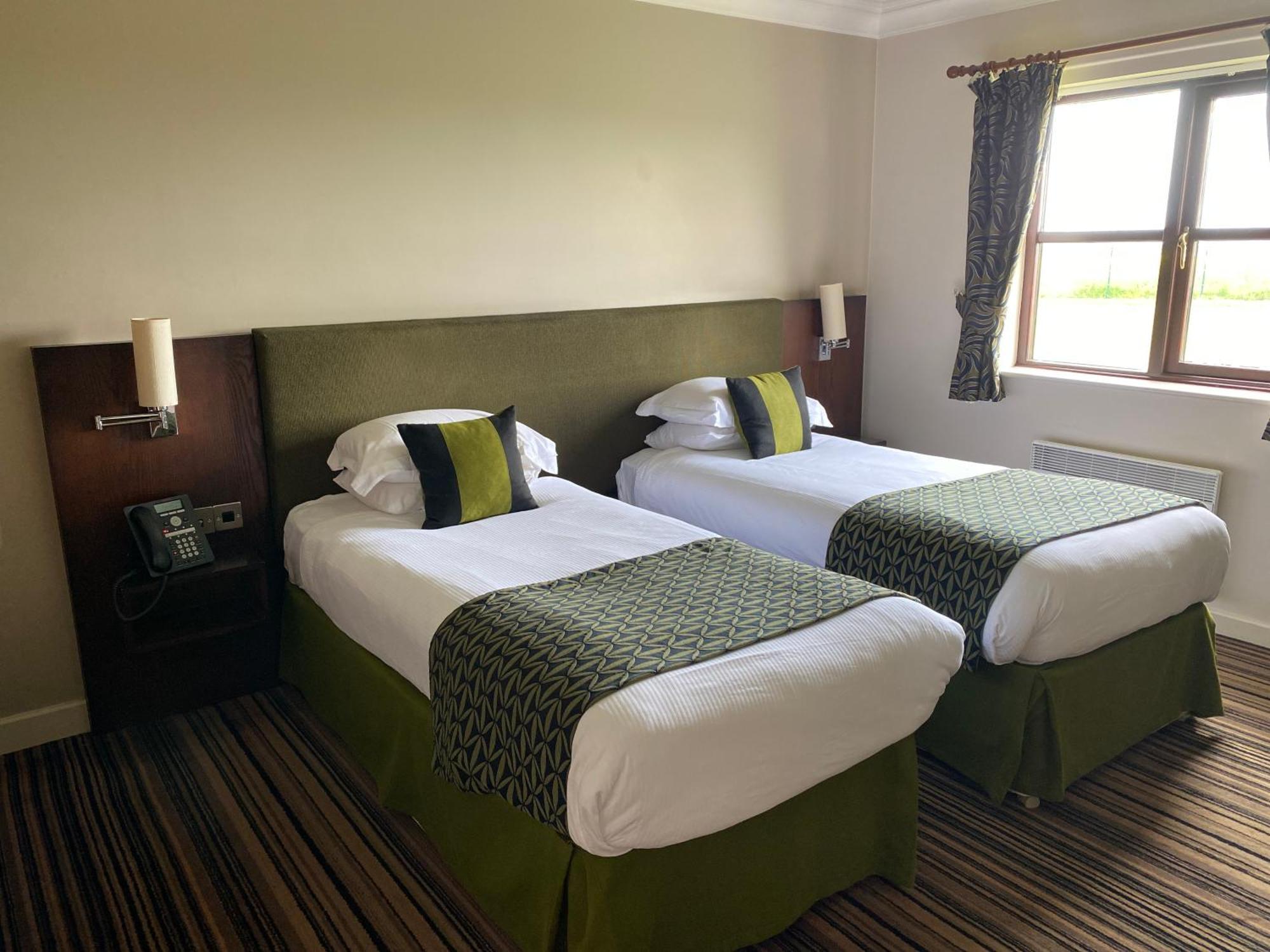 Burntwood Court Hotel Барнсли Экстерьер фото